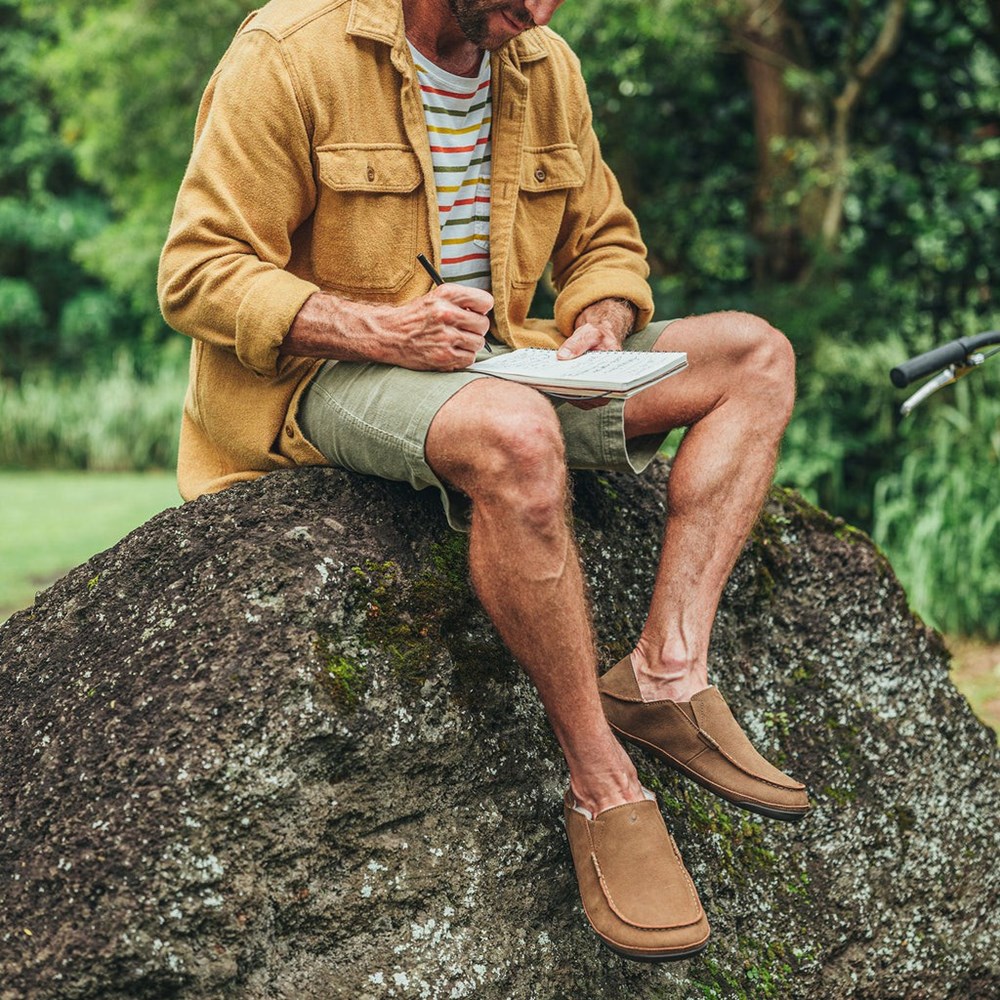 Beige OluKai Kīpuka Hulu Men's Slippers | 32197-WESY